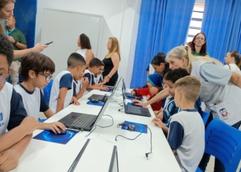 EMEB Prof. Florestan Fernandes recebe doação de 26 notebooks e inaugura laboratório de informática