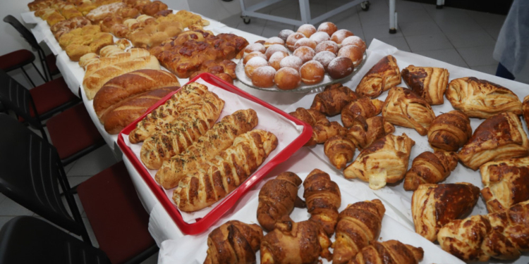 Qualifica Mauá: restam poucas vagas para os cursos de fabricação de panetones e cuidador de idosos