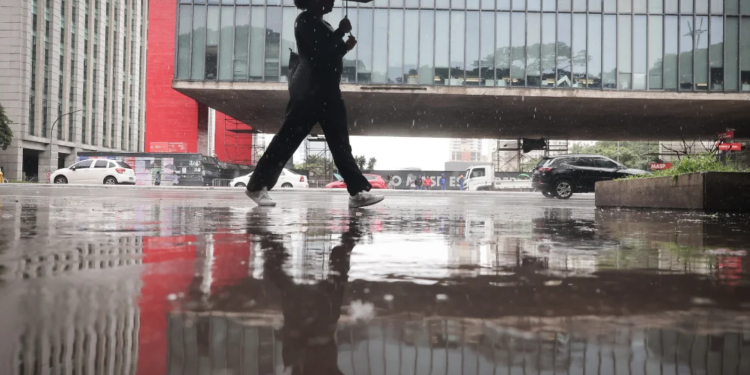 Previsão do tempo para domingo (06), em SP: tempo instável
