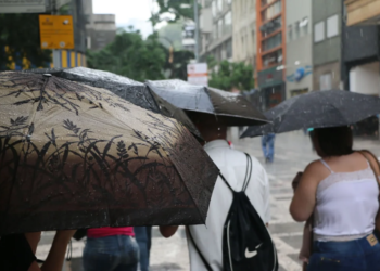 Defesa Civil alerta para chuva forte entre quarta e quinta-feira  em diferentes regiões do estado