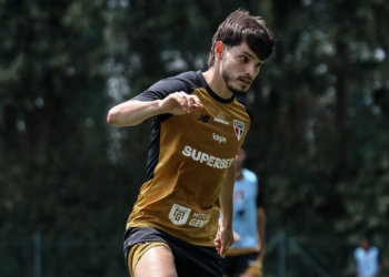 São Paulo prepara alterações no time para encarar o Santos por desfalques
