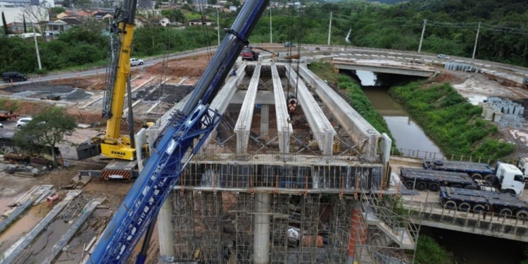 Viaduto Estaiado: Prefeitura conclui içamento das 12 vigas da maior obra da história de RP nesta quarta