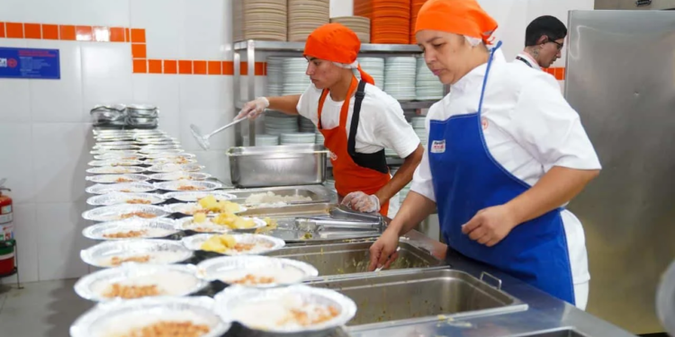Bom Prato Móvel: 15 unidades passam a atender em novos endereços a partir da próxima segunda-feira (21)