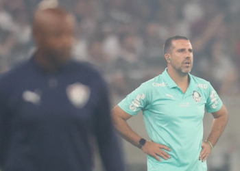 Auxiliar do Palmeiras exalta pragmatismo e defesa, mas alerta: ‘São 2 jogos’