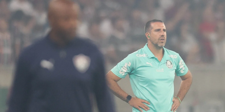 Auxiliar do Palmeiras exalta pragmatismo e defesa, mas alerta: ‘São 2 jogos’
