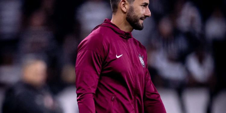 Auxiliar do Corinthians lamenta chances perdidas após empate e pede “fome de gol”
