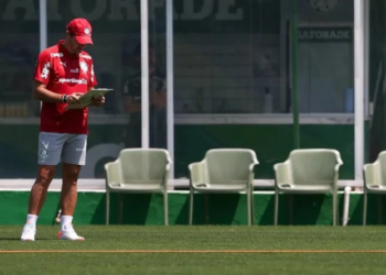 Abel Ferreira é suspenso pela CONMEBOL; veja a pena