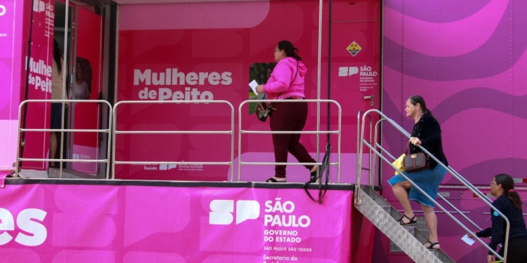 Outubro Rosa: Carretas de Mamografia atendem mulheres em cidades de SP
