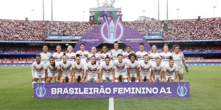 São Paulo leva 49.405 torcedores para jogo contra o Corinthians e quebra recorde no feminino