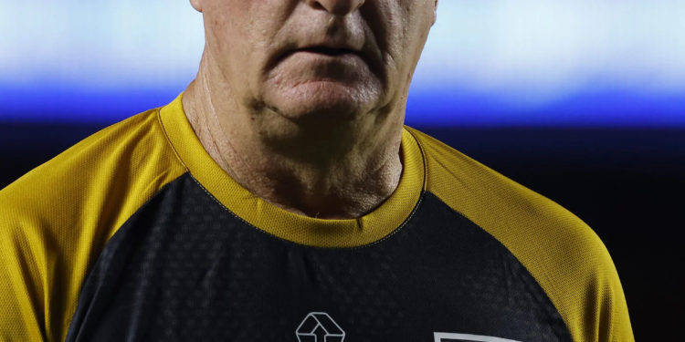 Ele tem personalidade, quando entra, assume a partida