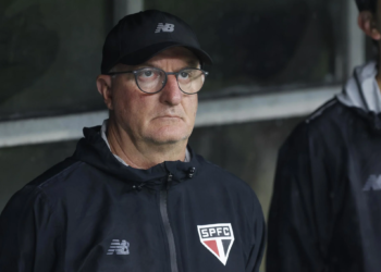 Dorival aponta falhas de atenção e critica erros em bolas paradas após derrota do São Paulo