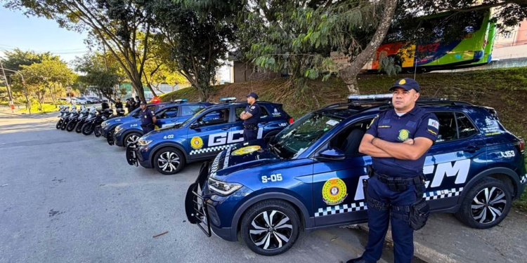 GCM de São Bernardo prende homem por furto de hastes metálicas de bandeiras políticas no Alvarenga