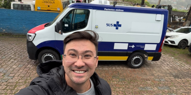 Rio Grande da Serra recebe nova ambulância para transporte eletivo de pacientes