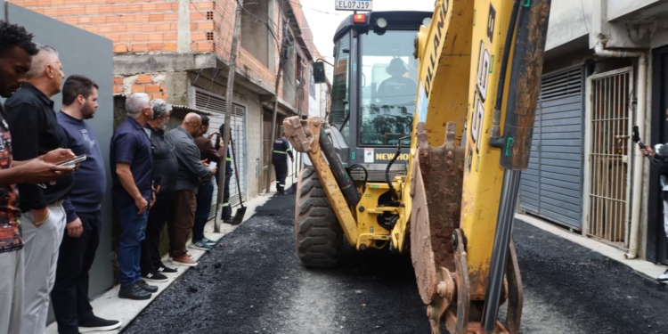 Ruas do Morro da Kibon começam a ganhar asfalto novo