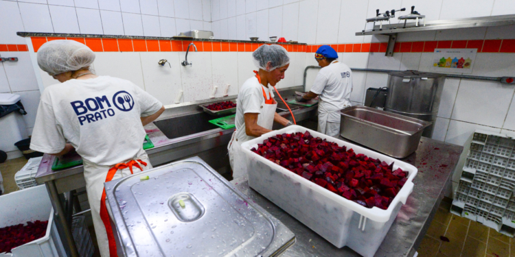 Bom Prato incentiva alimentação saudável e aproveitamento integral dos alimentos