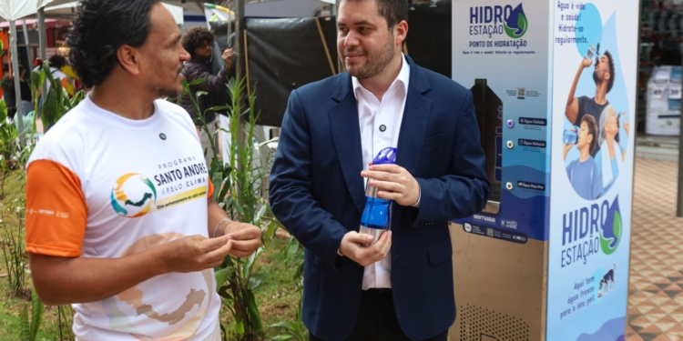 Santo André instala ponto de hidratação no Centro e anuncia ações de combate ao calor extremo