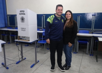 Gilvan Ferreira e Jéssica Roberta votam no Jardim Bela Vista