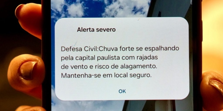 Do alerta à chuva: veja como funciona o Cell Broadcast e o que fazer em temporais em SP