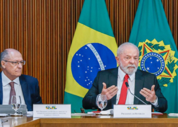 Em virada inédita, Lula vence Flávio Bolsonaro e seguirá no Planalto