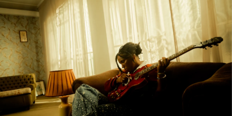 Mahmundi leva show acústico ao Sesc Belenzinho em SP