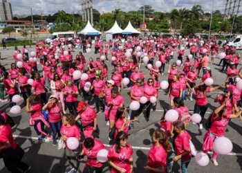 Caminhada do Outubro Rosa promove conscientização e reúne mais de 1.100 pessoas em São Caetano