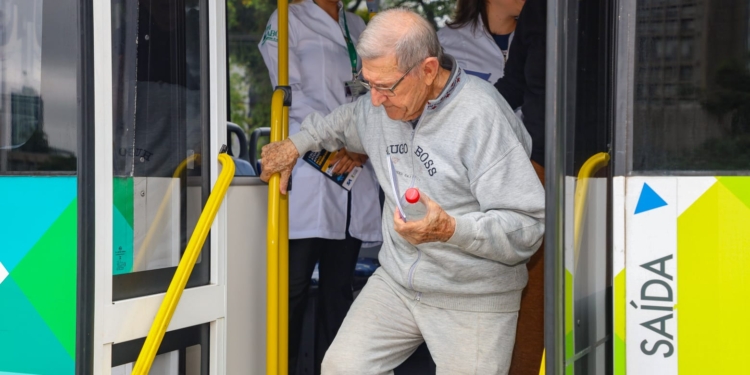 Santo André promove treinamento para idosos sobre uso seguro do transporte público