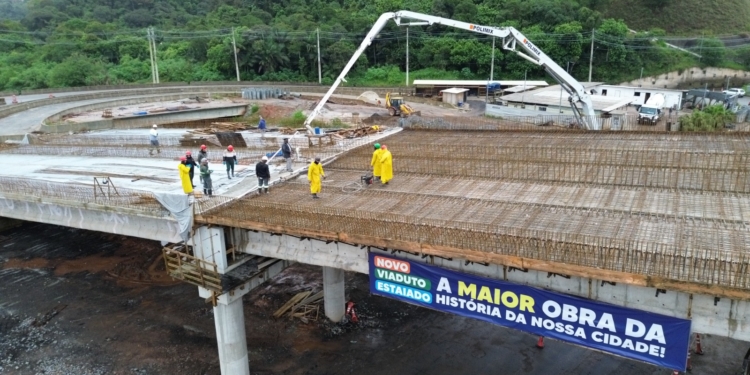 RP avança nas obras do Viaduto Estaiado com concretagem da pré-laje na Av. Humberto de Campos