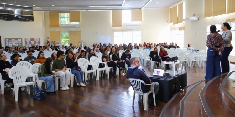 Diadema promove encontro pedagógico sobre leitura e escrita na Educação Infantil