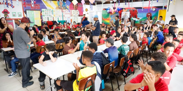 Parque da Juventude recebe crianças e adolescentes com brincadeiras e cultura, em Mauá