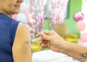 Dia D de vacinação contra o HPV e outras doenças imuniza centenas de pessoas em São Caetano