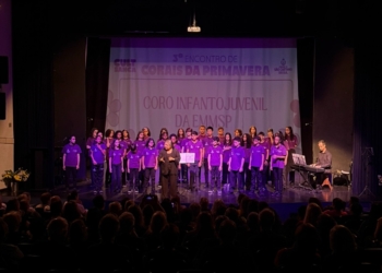 Encontro de Corais da Primavera celebra o canto coletivo e lota CineTeatro Santos Dumont em SCS