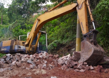 ibeirão Pires inicia retirada de paralelepípedos na Rua das Hortências, no Jardim Santa Rosa