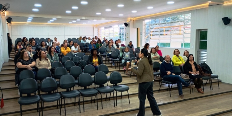 Encontro de Conselhos Escolares de Diadema busca fortalecer parceria entre escolas e famílias