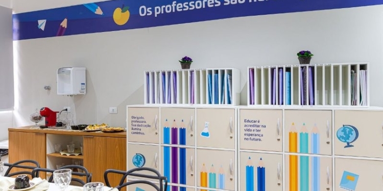 EM Dep. Freitas Nobre, em Diadema, inaugura nova sala dos professores e nova copa