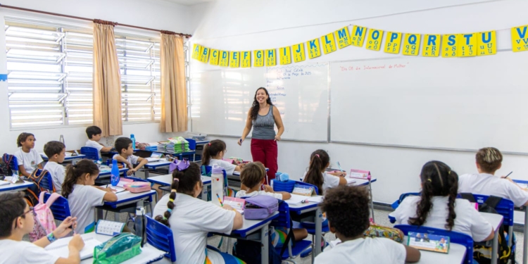 São Bernardo aprova lei e firma pacto para alfabetização de estudantes da rede municipal