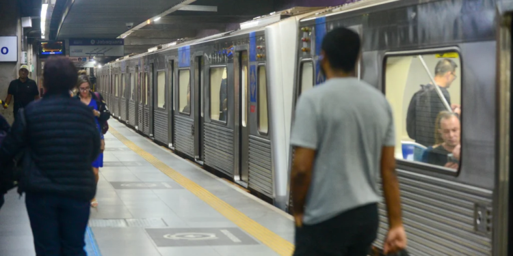 Abre e fecha de 12 de outubro: confira o funcionamento dos serviços de SP