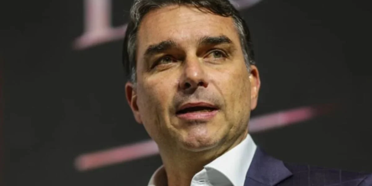 Debate da TV Globo perde Flávio Bolsonaro após decisão
