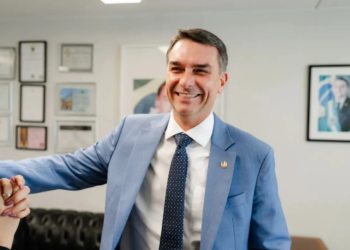 Flávio afirma que usará maioria no Congresso para mudar Constituição