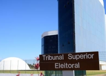 TSE decide derrubar posts falsos que liguem Flávio a Nossa Senhora, mas com uma ressalva