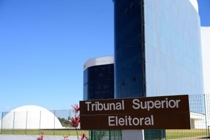 TSE decide derrubar posts falsos que liguem Flávio a Nossa Senhora, mas com uma ressalva