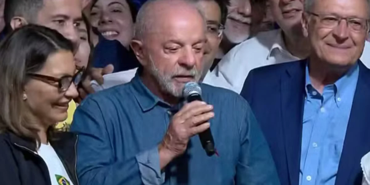 Lula promete mudar governo após vitória nas eleições de 2026